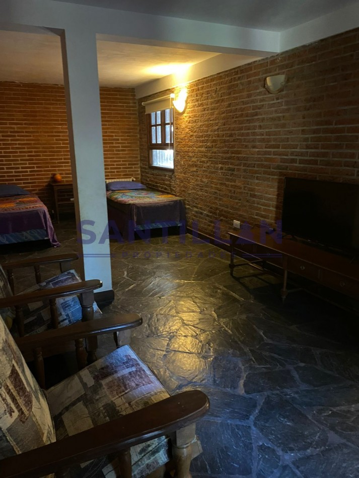 CASA EN ALQUILER  EN EL BOSQUE DE CARILO CON JACUZZI