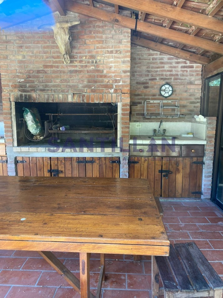 Propiedad de Estilo tradicional con piscina a mts del Mar