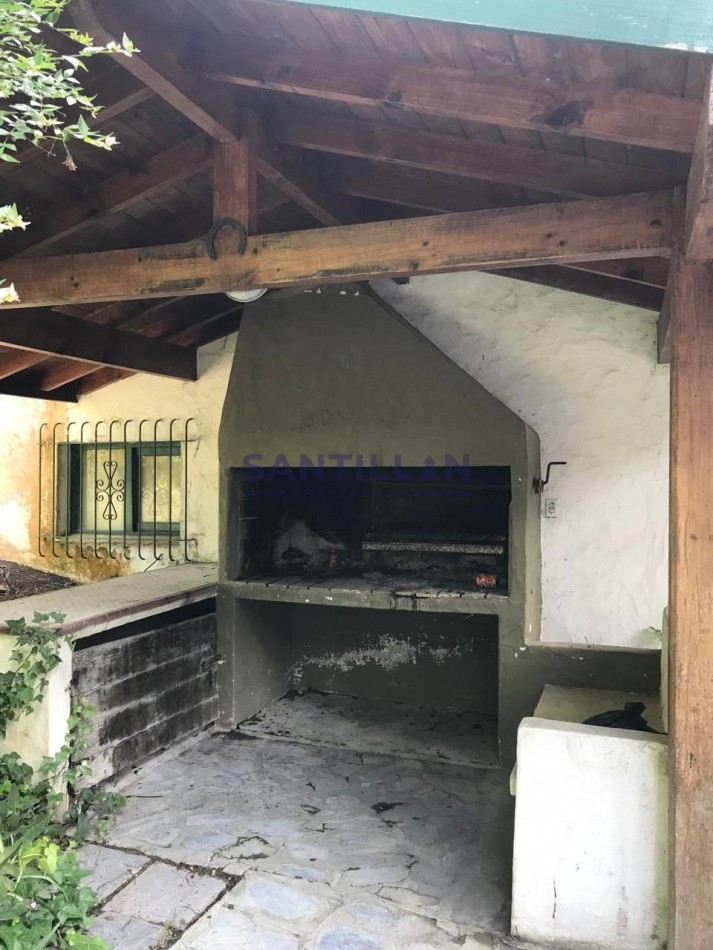 Propiedad De Estilo Tradicional En El Bosque De Carilo