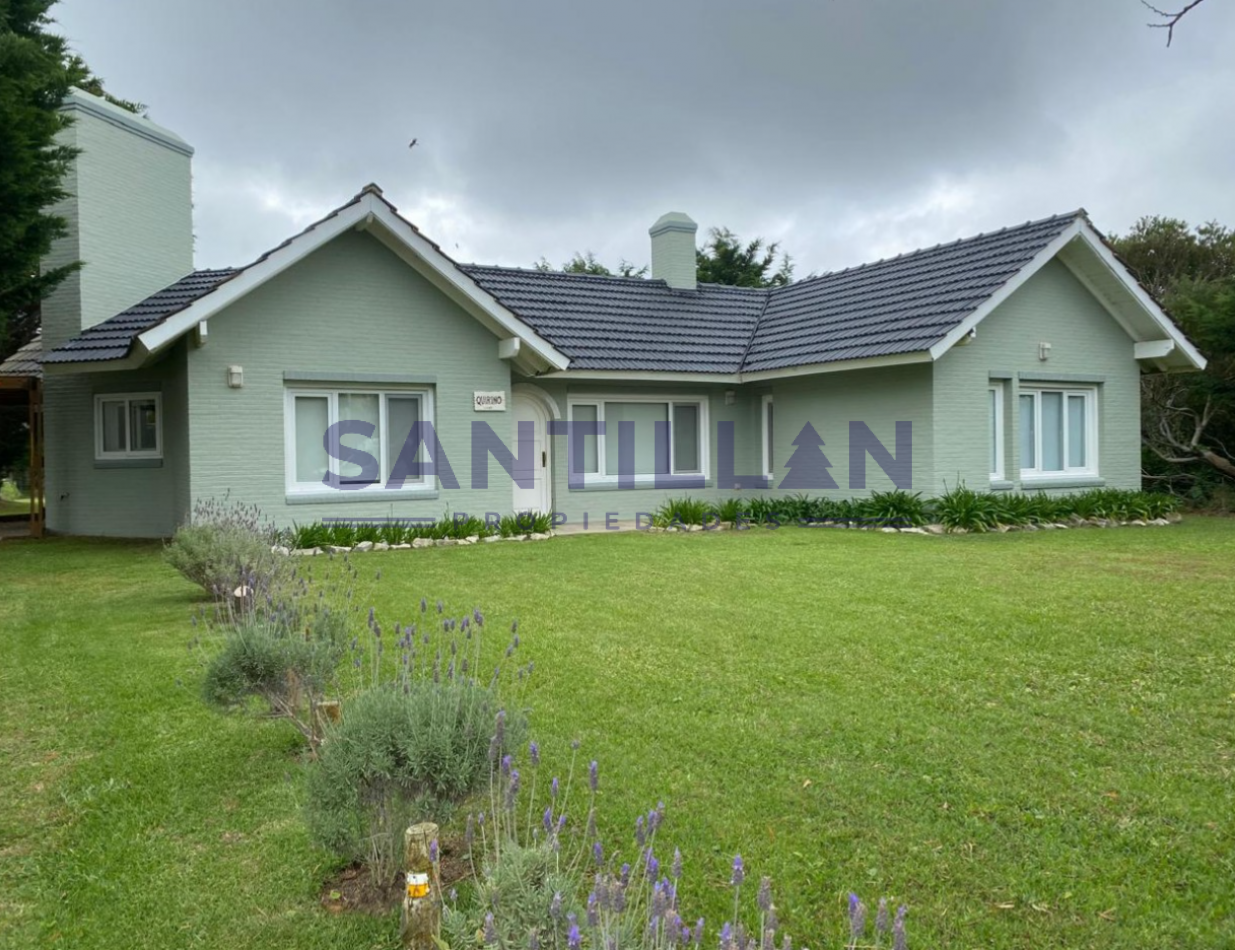 Propiedad con Piscina en Carilo a 100 mts del Mar