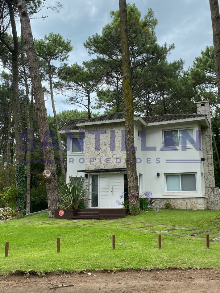 Moderna Propiedad en el bosque de Carilo