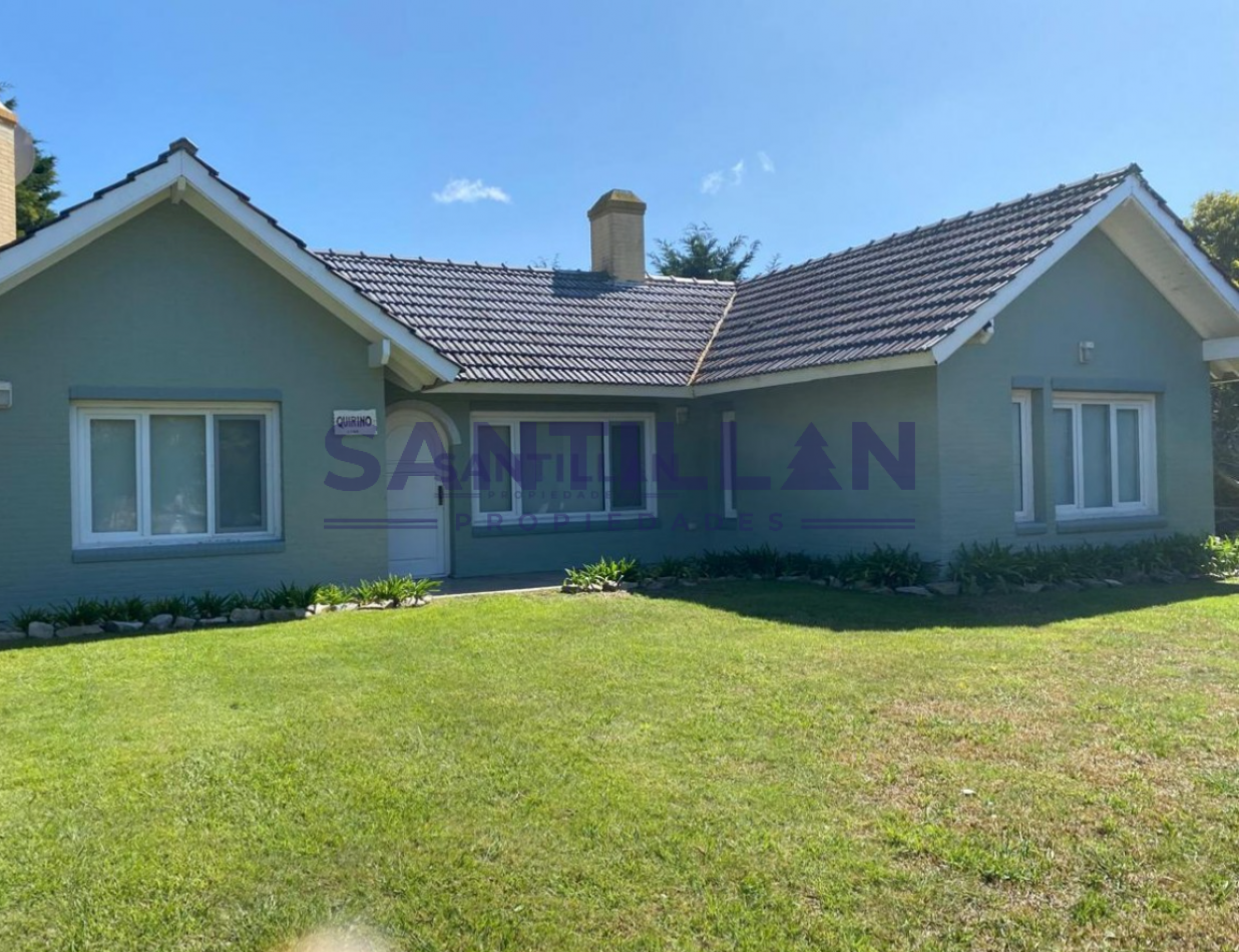 Propiedad con Piscina en Carilo a 100 mts del Mar