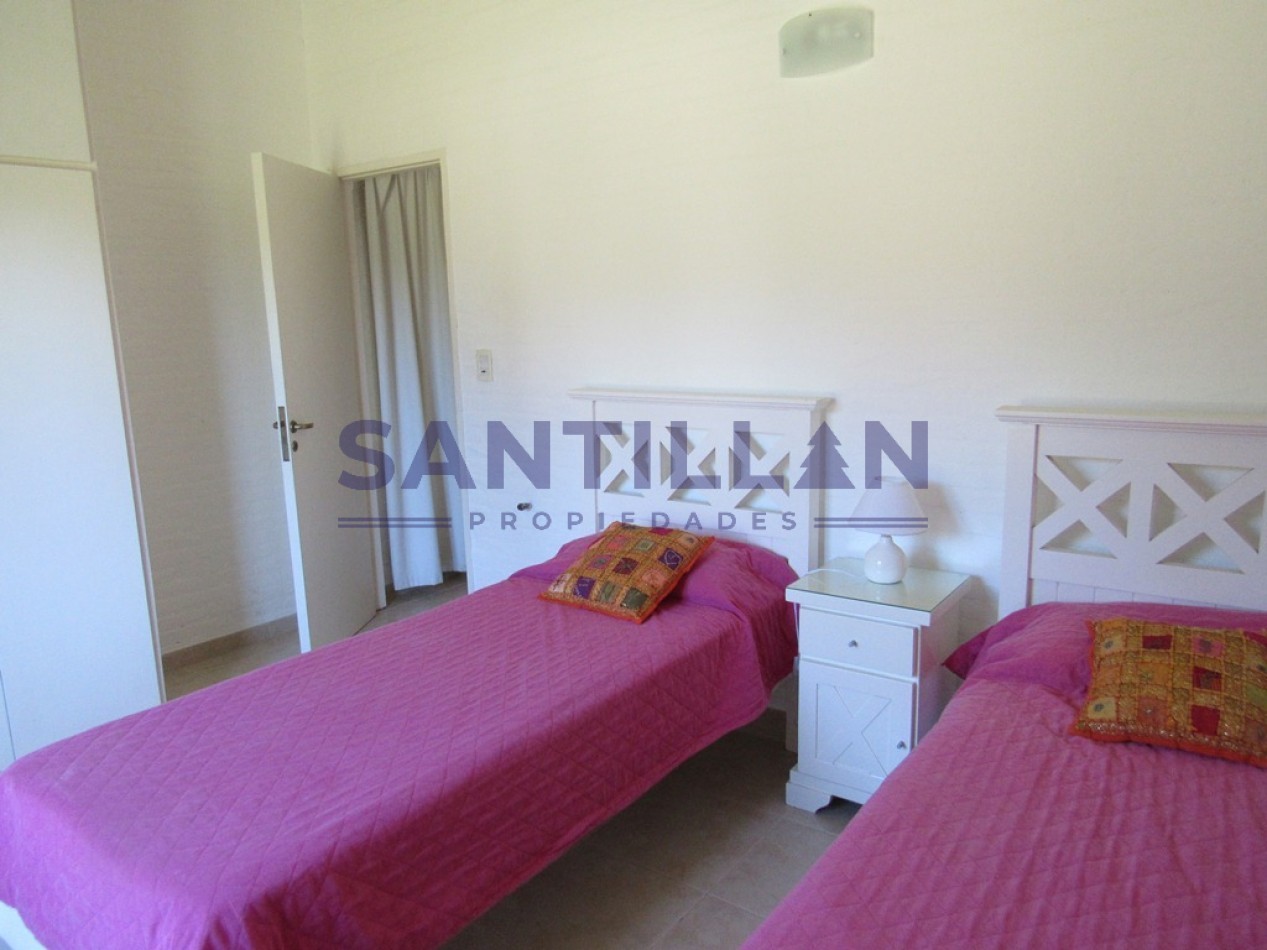 Propiedad con Piscina en Carilo a 100 mts del Mar