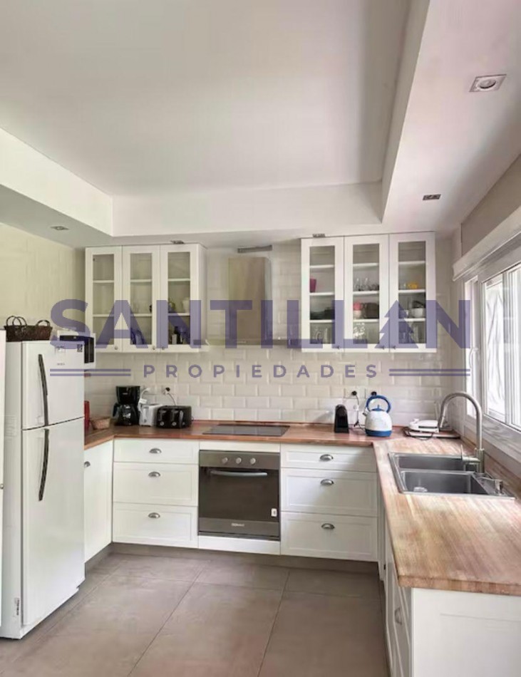 CASA DE HUESPEDES EN ALQUILER CON JACUZZI EN CARILO