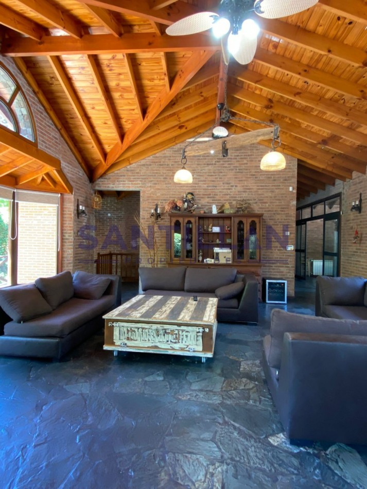 CASA EN ALQUILER  EN EL BOSQUE DE CARILO CON JACUZZI