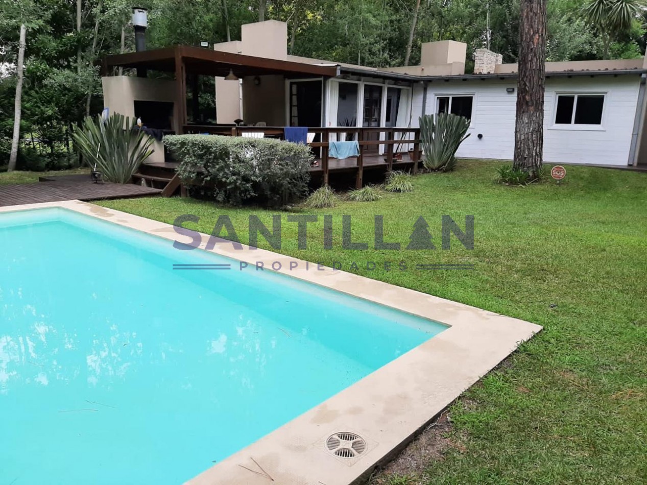 Propiedad con piscina en Carilo