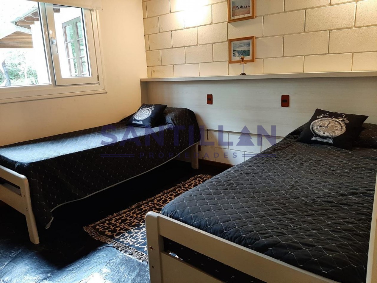 Propiedad con piscina en Carilo
