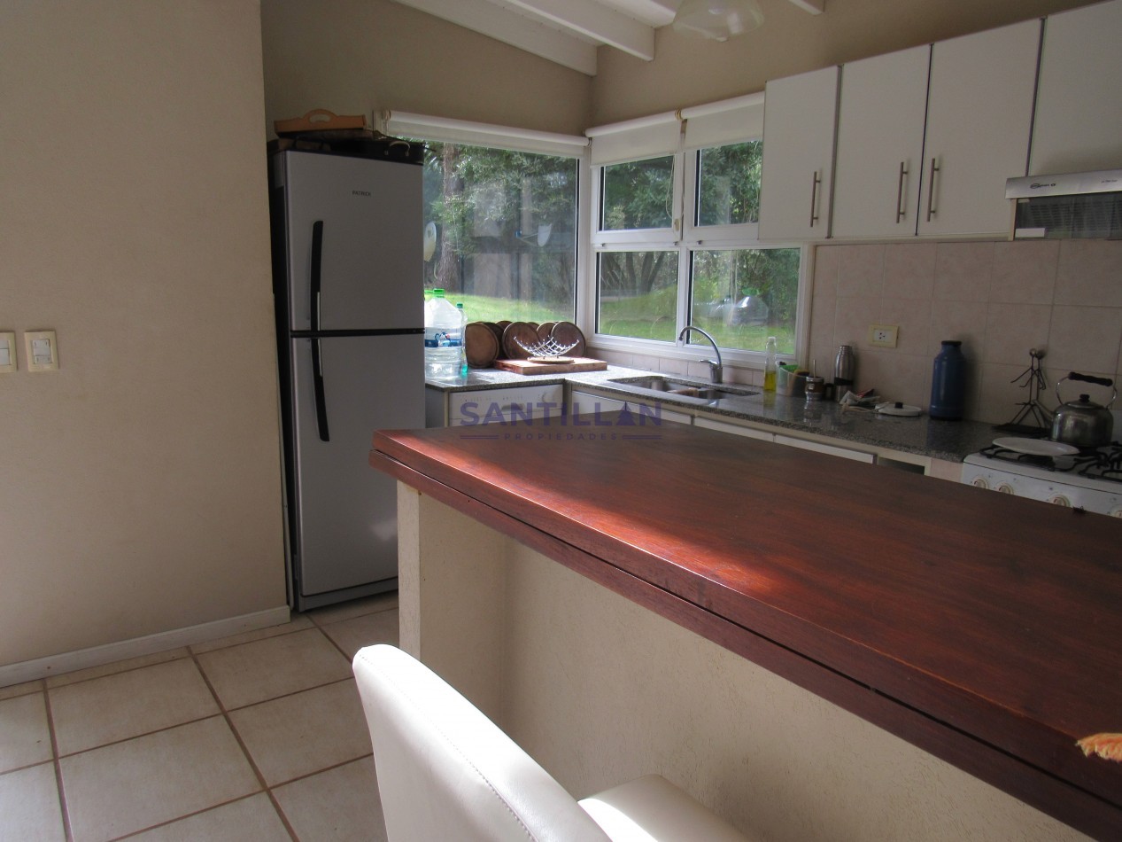 Hermosa y Moderna Propiedad con Piscina Climatizada en Carilo