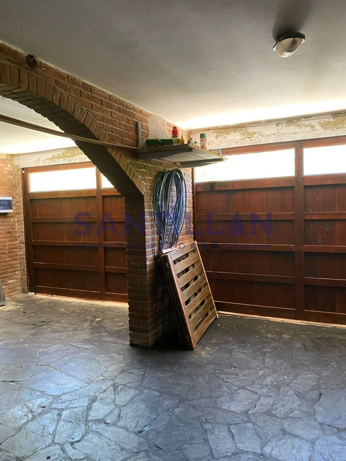 CASA EN ALQUILER  EN EL BOSQUE DE CARILO CON JACUZZI