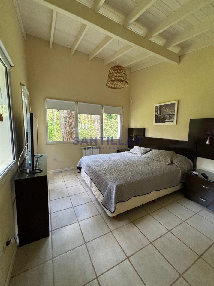 Hermosa y Moderna Propiedad con Piscina Climatizada en Carilo