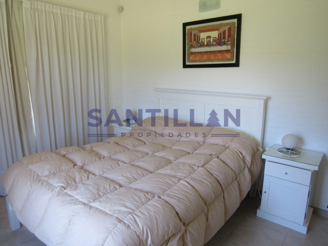 Propiedad con Piscina en Carilo a 100 mts del Mar