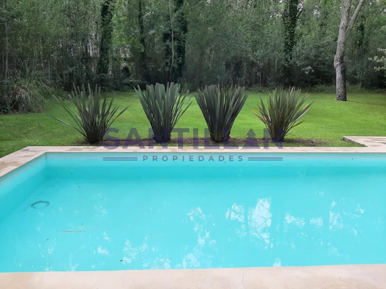 Propiedad con piscina en Carilo