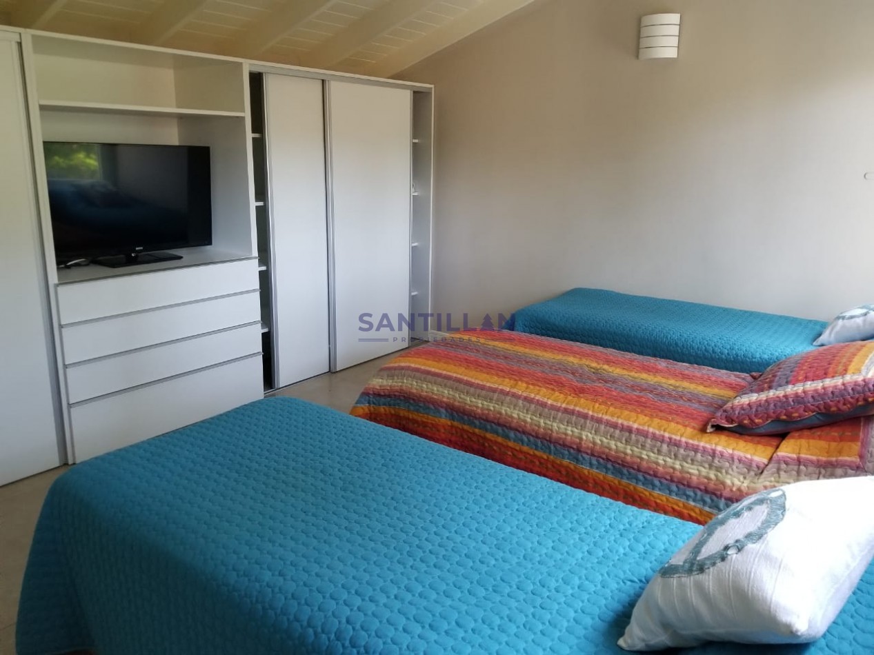 Moderna propiedad en alquiler en Carilo