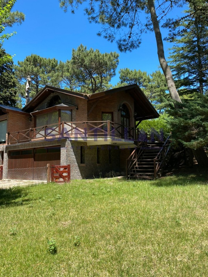 CASA EN ALQUILER  EN EL BOSQUE DE CARILO CON JACUZZI