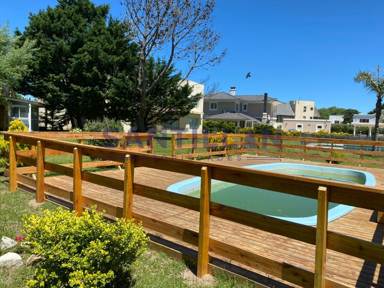 Propiedad con Piscina en Carilo a 100 mts del Mar