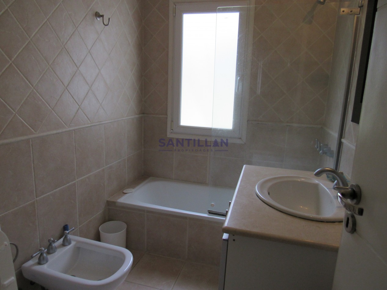 Hermosa y Moderna Propiedad con Piscina Climatizada en Carilo