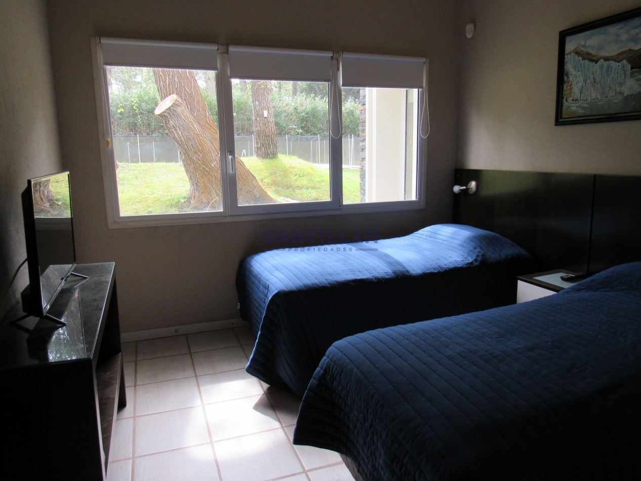 Hermosa y Moderna Propiedad con Piscina Climatizada en Carilo