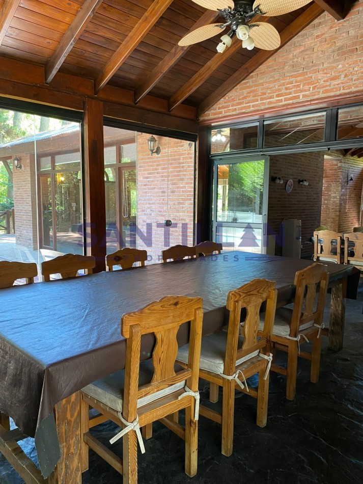 CASA EN ALQUILER  EN EL BOSQUE DE CARILO CON JACUZZI