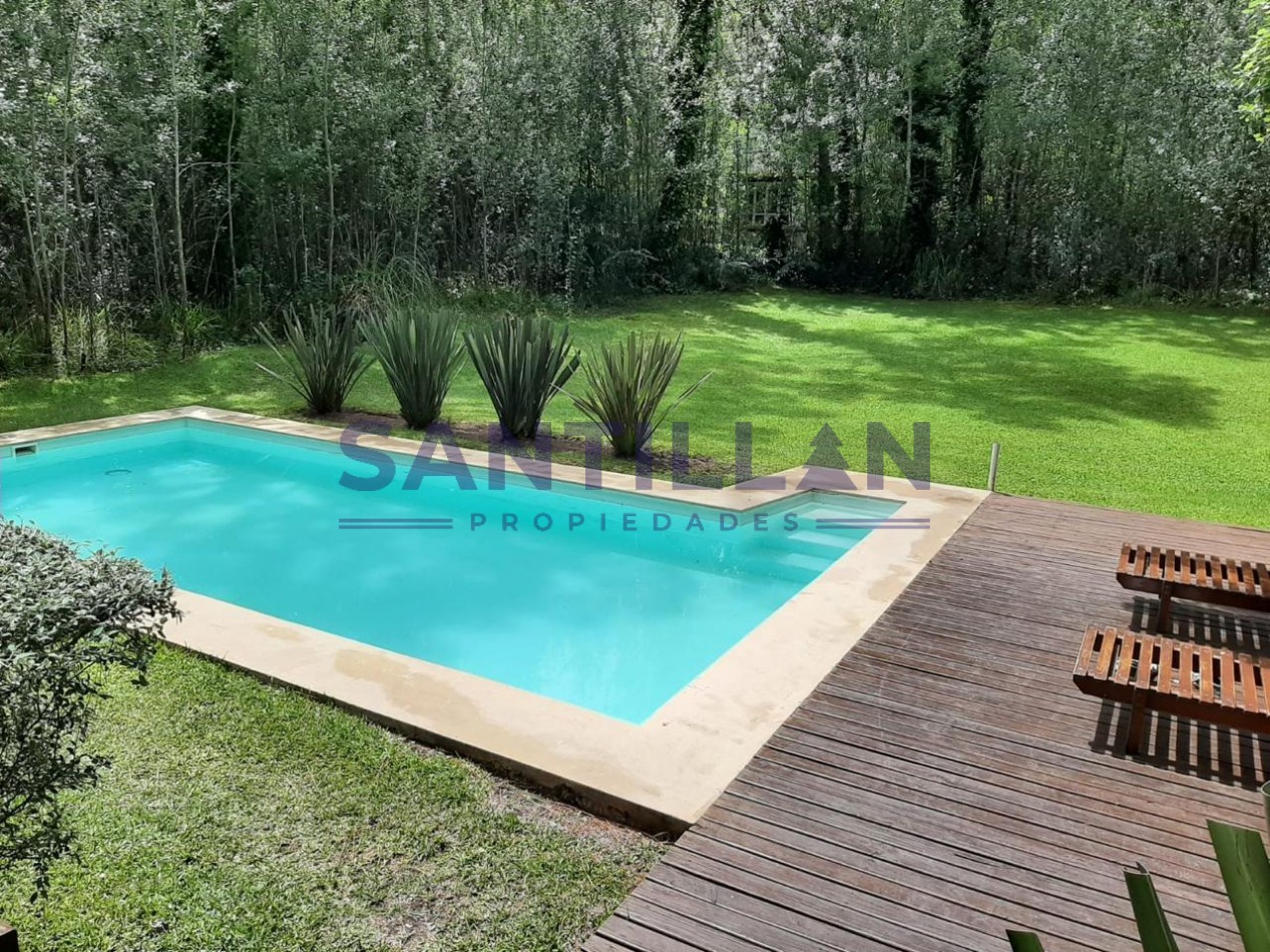 Propiedad con piscina en Carilo