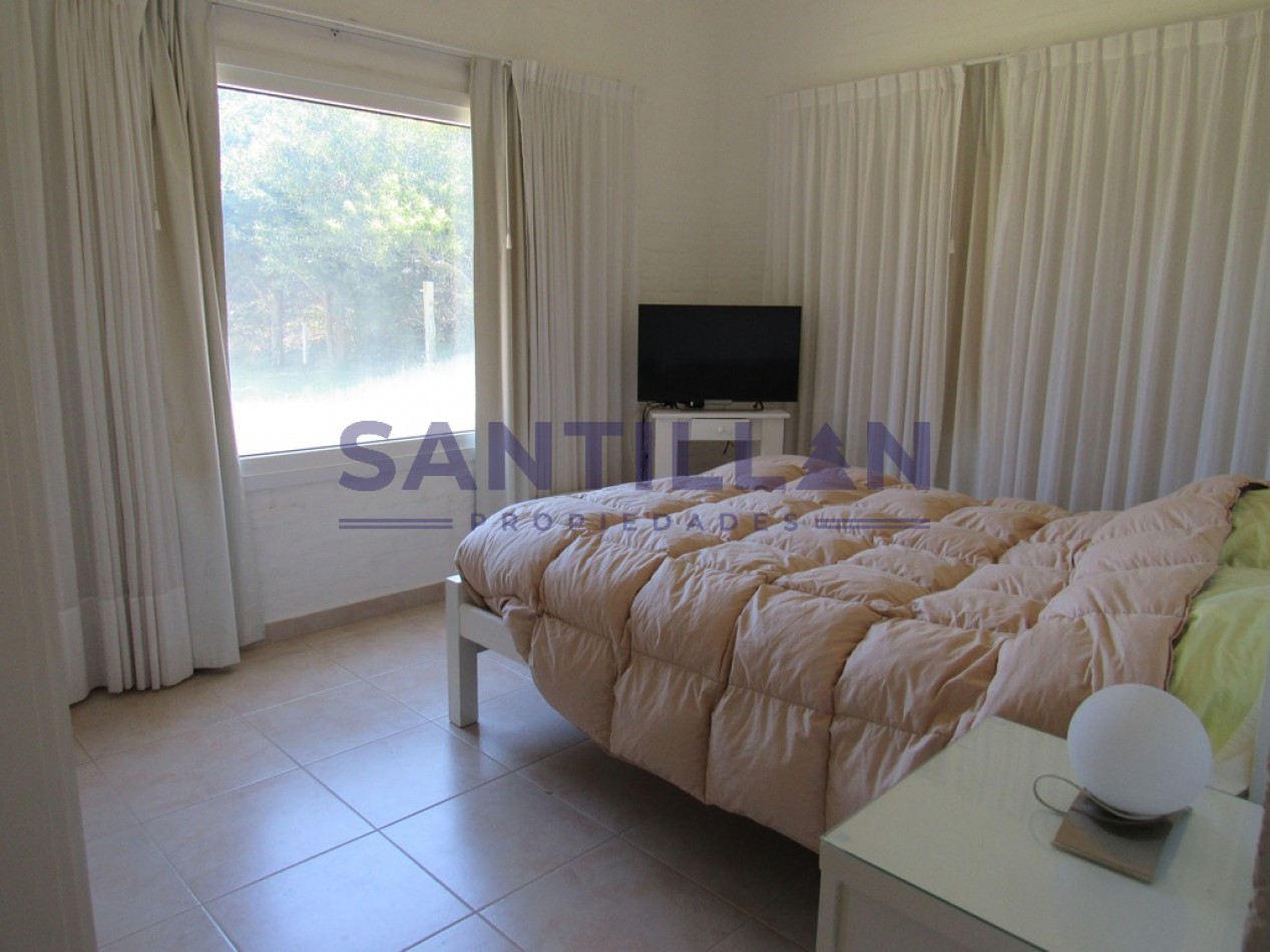 Propiedad con Piscina en Carilo a 100 mts del Mar