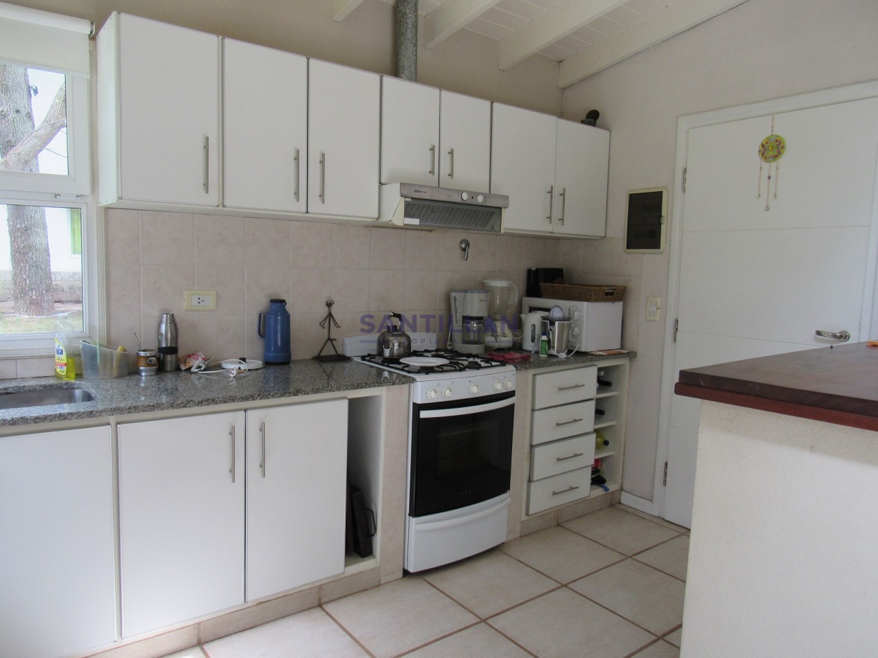 Hermosa y Moderna Propiedad con Piscina Climatizada en Carilo