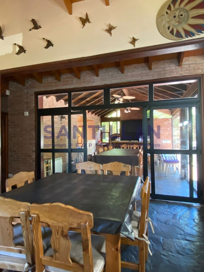 CASA EN ALQUILER  EN EL BOSQUE DE CARILO CON JACUZZI