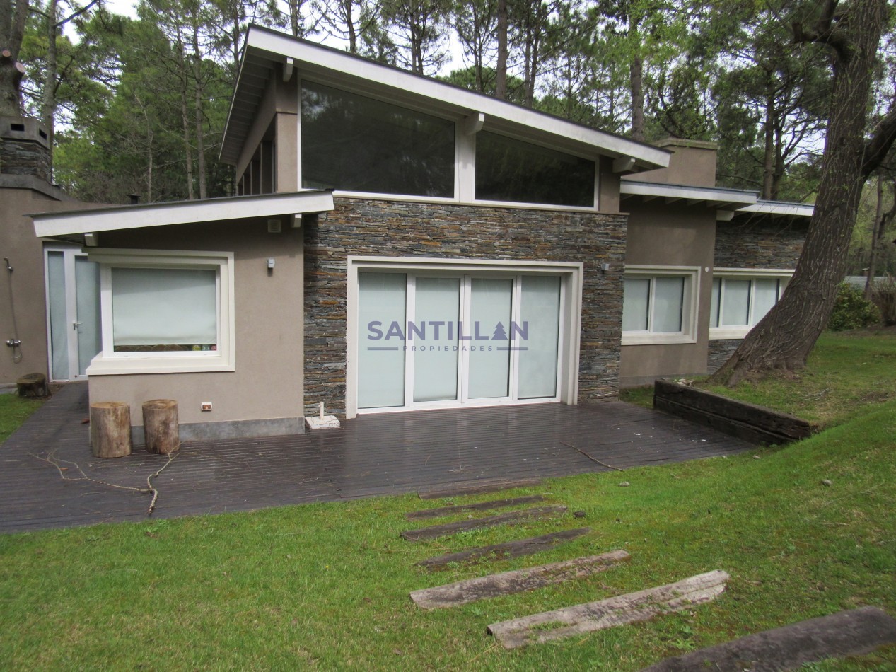 Hermosa y Moderna Propiedad con Piscina Climatizada en Carilo
