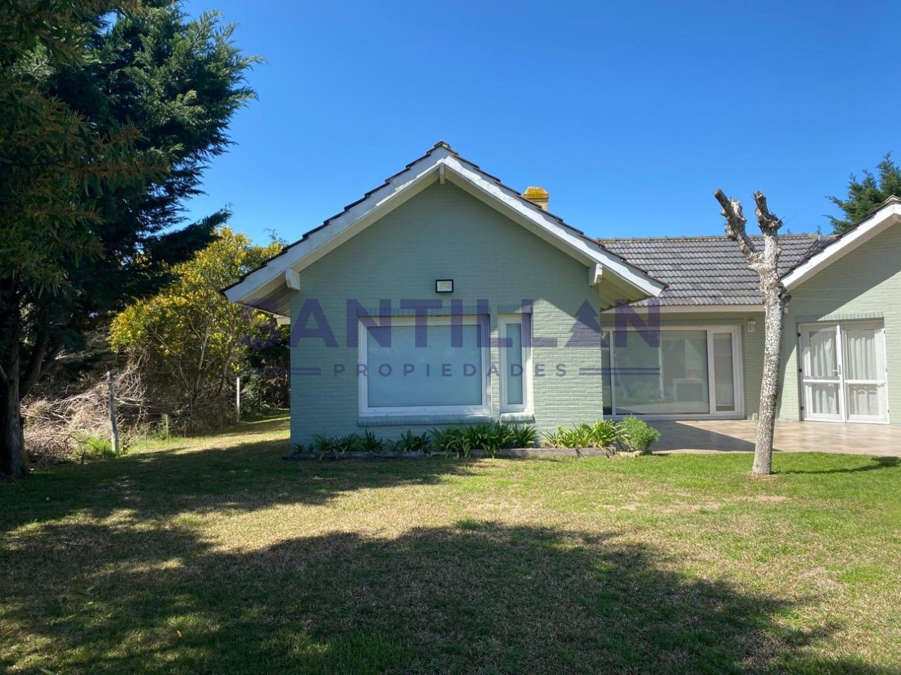 Propiedad con Piscina en Carilo a 100 mts del Mar