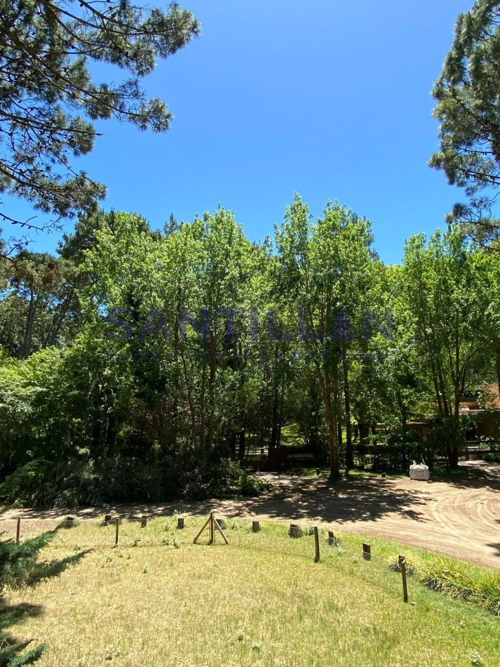CASA EN ALQUILER  EN EL BOSQUE DE CARILO CON JACUZZI