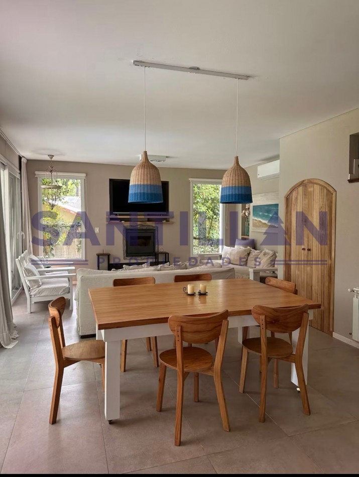 CASA DE HUESPEDES EN ALQUILER CON JACUZZI EN CARILO