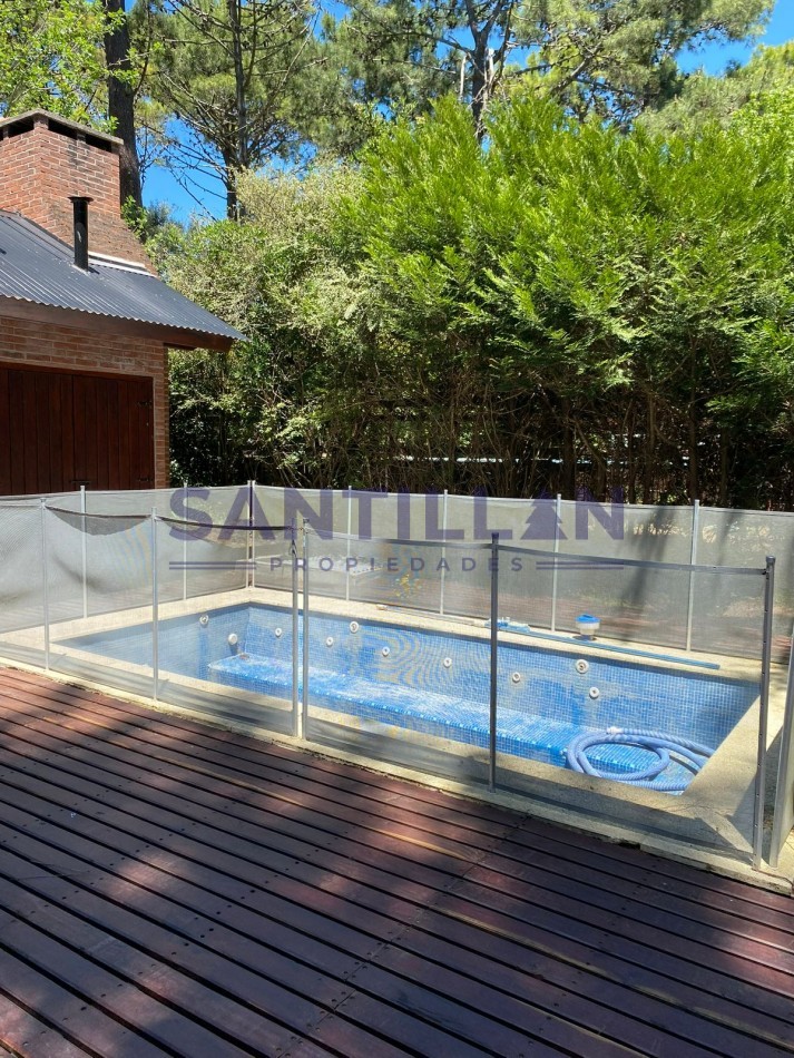 CASA EN ALQUILER  EN EL BOSQUE DE CARILO CON JACUZZI