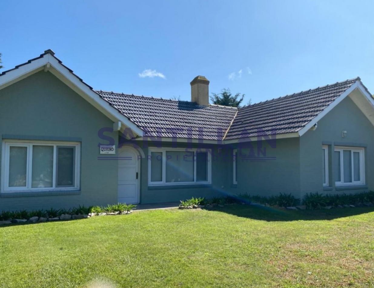 Propiedad con Piscina en Carilo a 100 mts del Mar