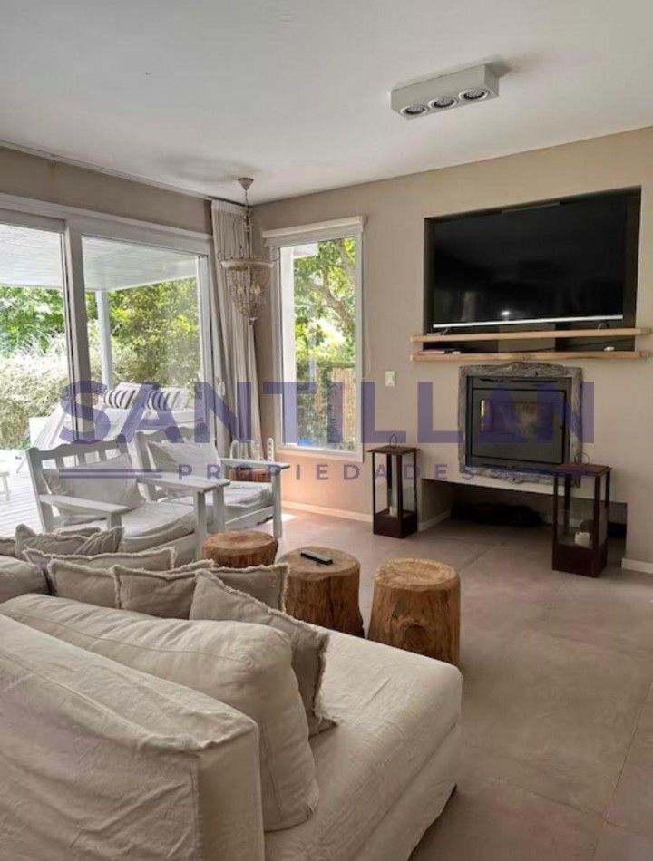 CASA DE HUESPEDES EN ALQUILER CON JACUZZI EN CARILO