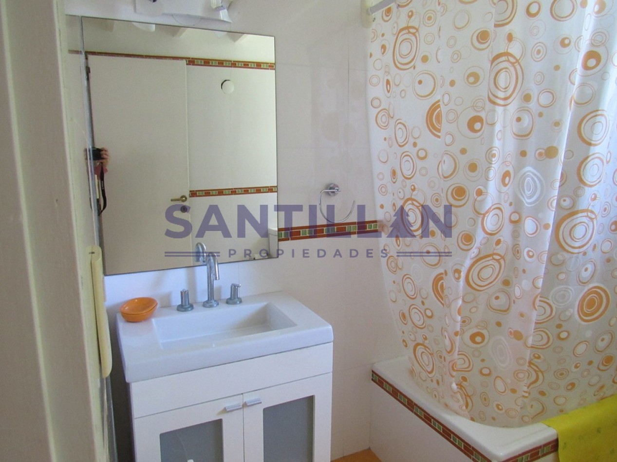 Propiedad con Piscina en Carilo a 100 mts del Mar