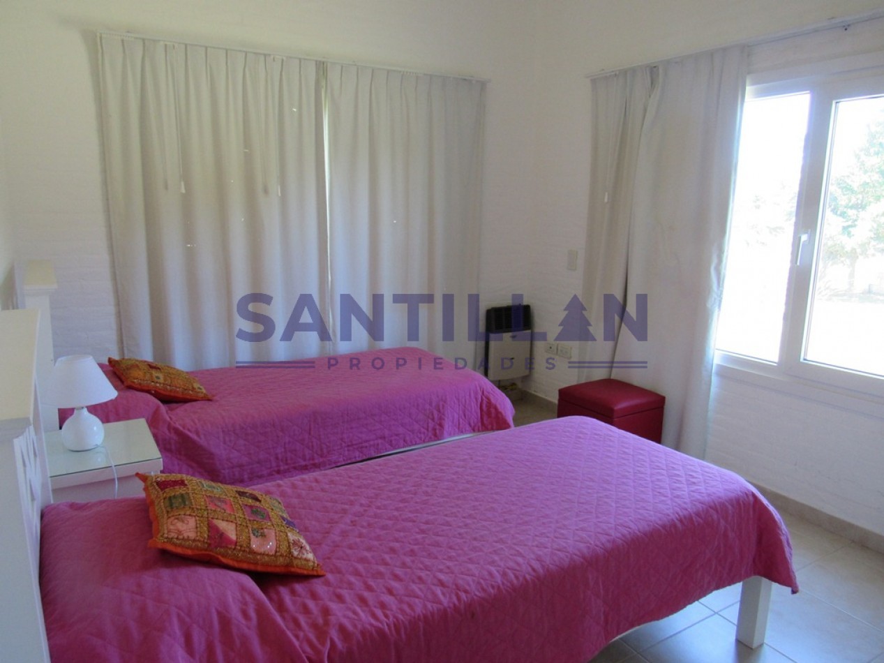 Propiedad con Piscina en Carilo a 100 mts del Mar