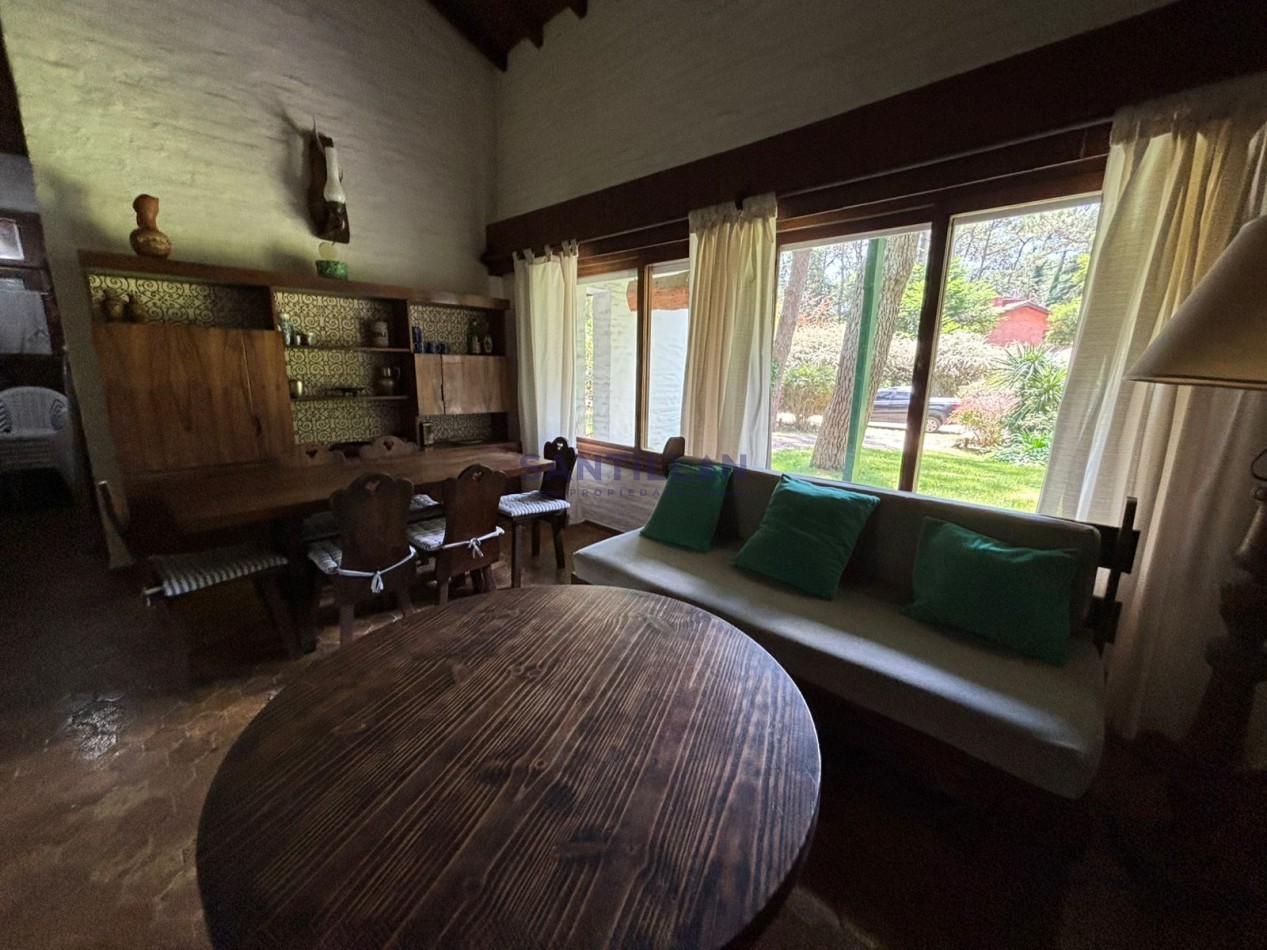 Propiedad De Estilo Tradicional En El Bosque De Carilo