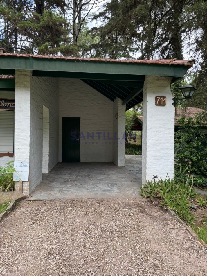 Propiedad De Estilo Tradicional En El Bosque De Carilo