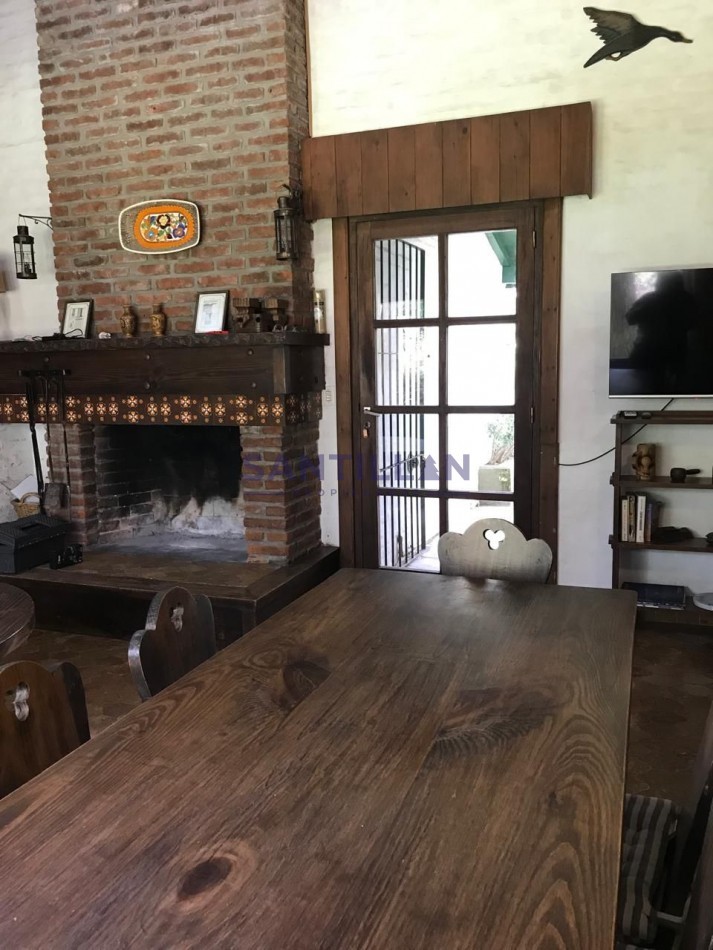 Propiedad De Estilo Tradicional En El Bosque De Carilo