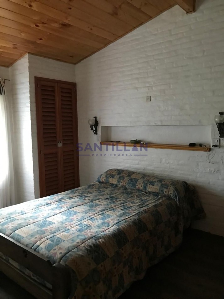 Propiedad De Estilo Tradicional En El Bosque De Carilo