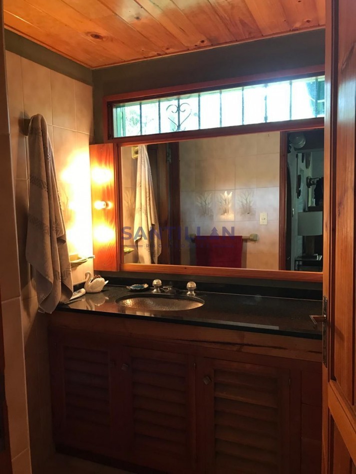 Propiedad De Estilo Tradicional En El Bosque De Carilo