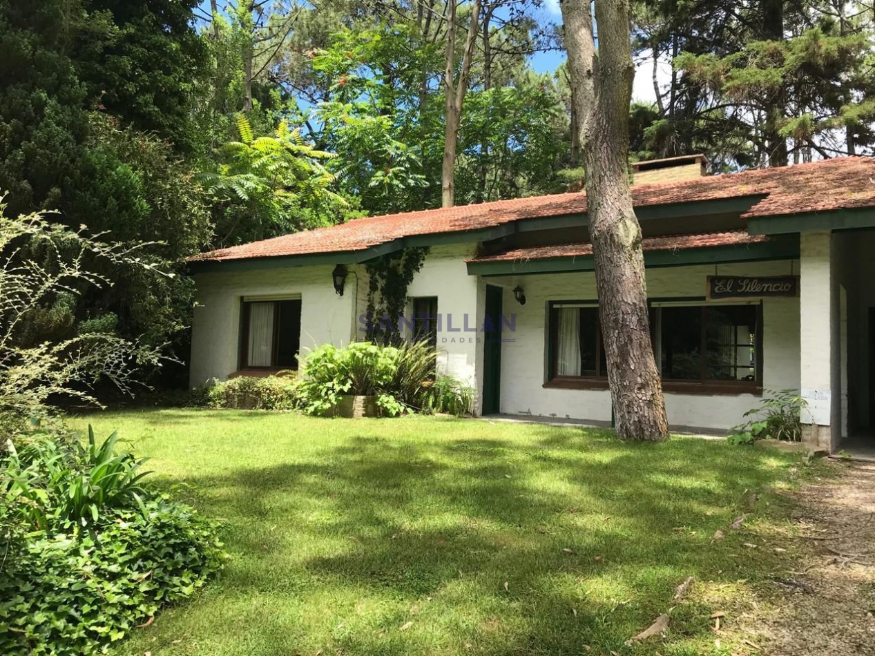 Propiedad De Estilo Tradicional En El Bosque De Carilo