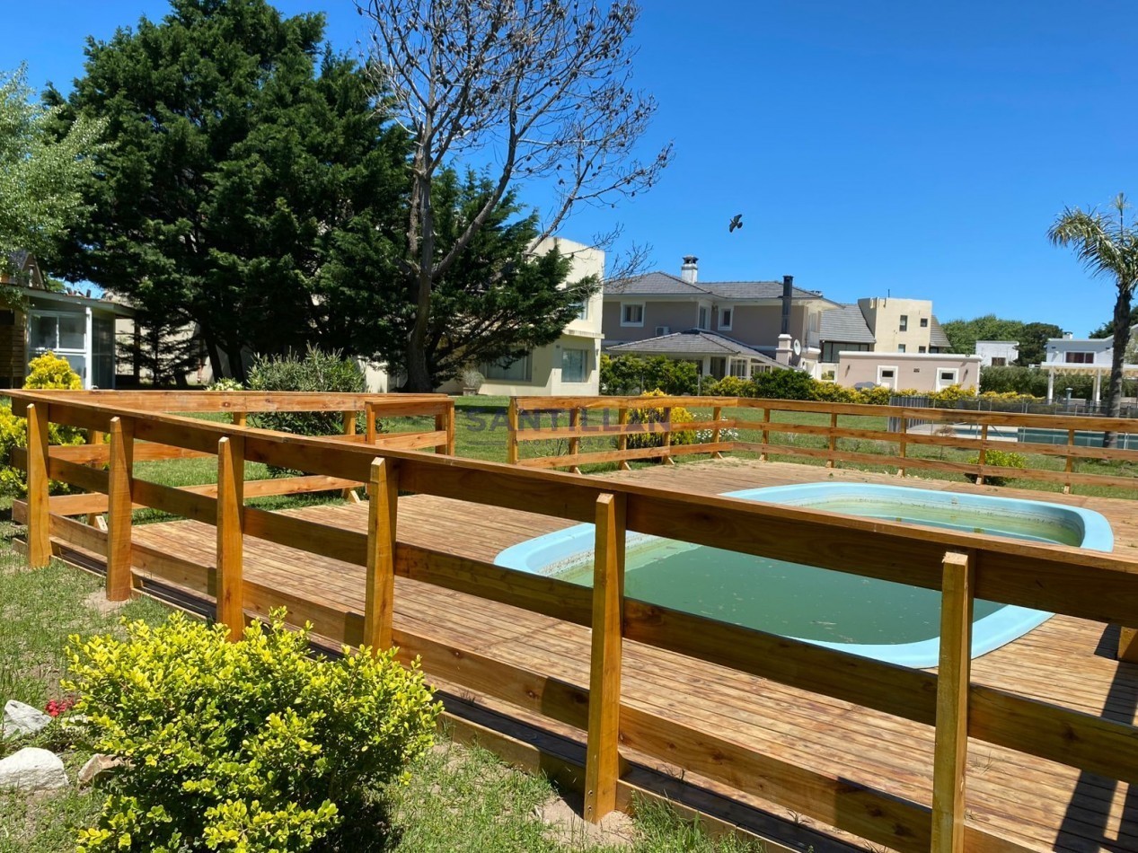 Propiedad con Piscina en Carilo a 100 mts del Mar