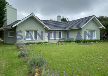 Propiedad con Piscina en Carilo a 100 mts del Mar