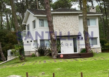Moderna Propiedad en el bosque de Carilo