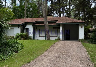 Propiedad De Estilo Tradicional En El Bosque De Carilo